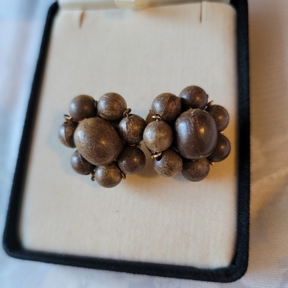 VINTAGE wooden clip-on earrings - Picture 2 of 5